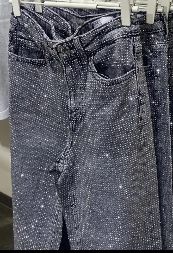 High rise Loose Fit Jeans with stone